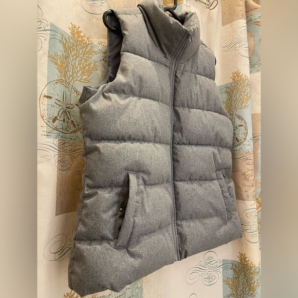 Old Navy Gray  Womens Puffer Vest Zip Pockets Fall Fashion Weather Lg Snap EUC - Picture 5 of 13